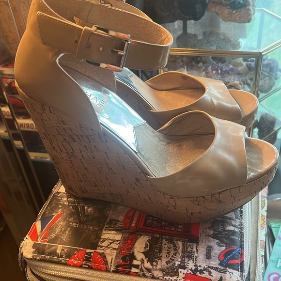 Adorable wedges by Michael Kors. - Picture 3 of 6